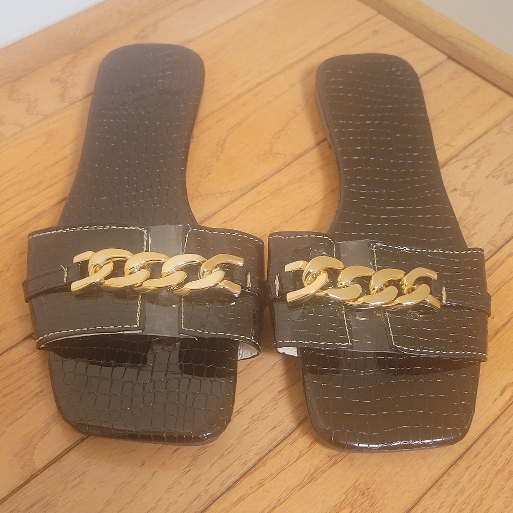 Women's Trendy Cuban Link Accented Square Open-toed Size 8.5 Sandals
